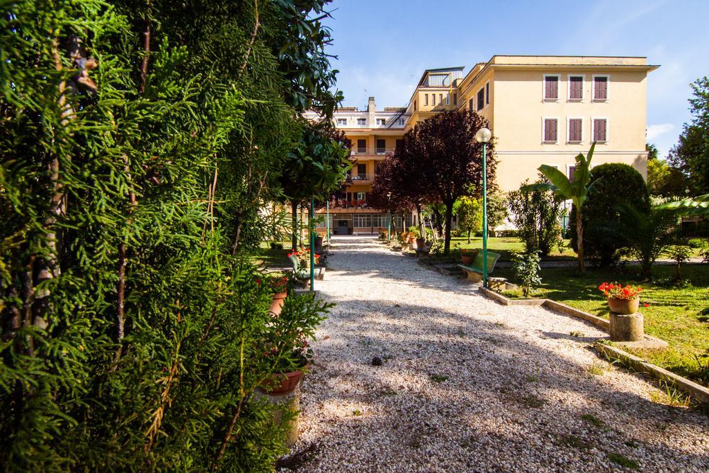 Ostello Villa Monte Mario Rome Exterior photo