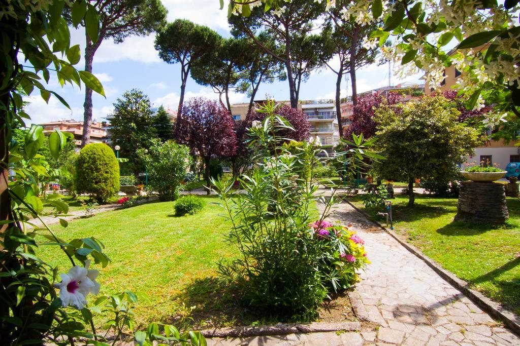 Ostello Villa Monte Mario Rome Exterior photo