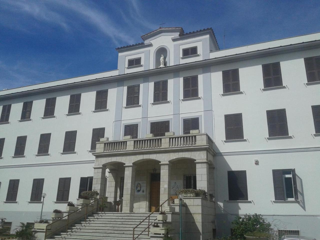 Ostello Villa Monte Mario Rome Exterior photo