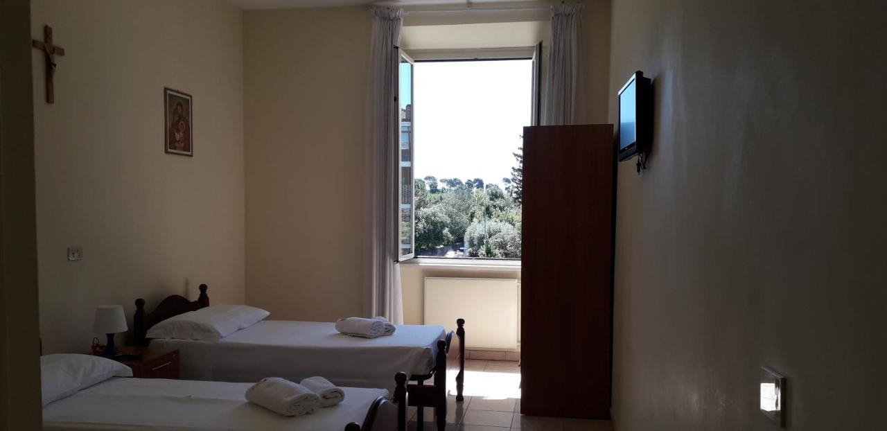 Ostello Villa Monte Mario Rome Exterior photo